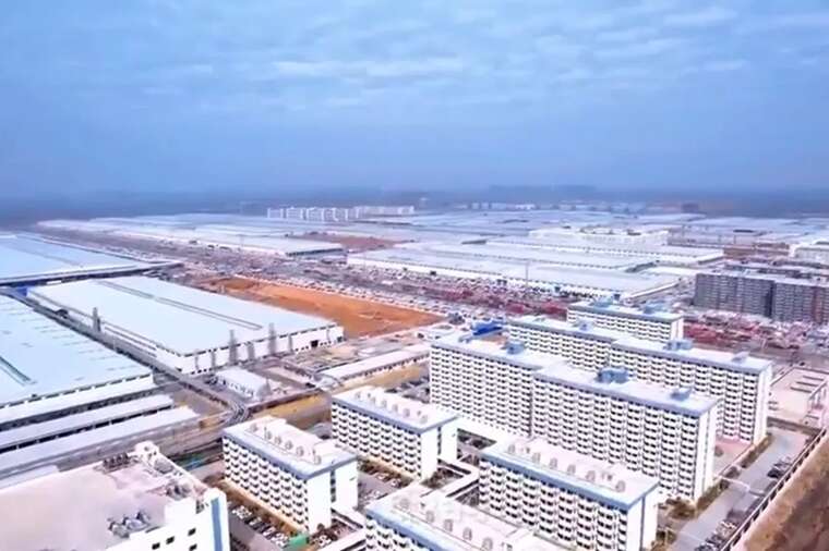 У Китаї будують величезне місто-завод: більше Парижа та Сан-Франциско