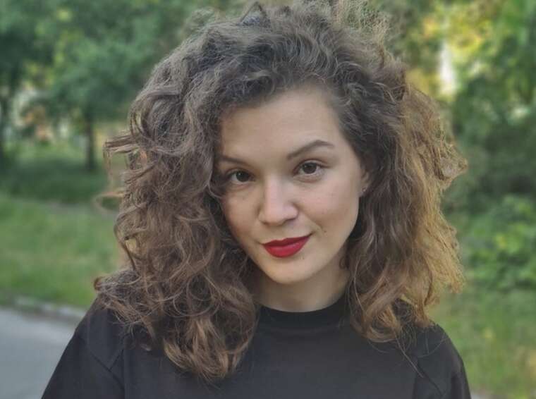 В Івано-Франківській області активістку смикнули за волосся після вимоги вимкнути російську музику