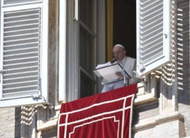 Папа Римський Франциск закликав до молитви за мир в Україні