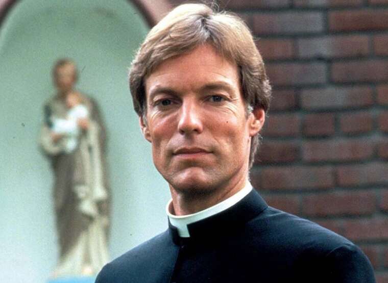 Умер звезда сериала «Поющие в терновнике» Ричард Чемберлен