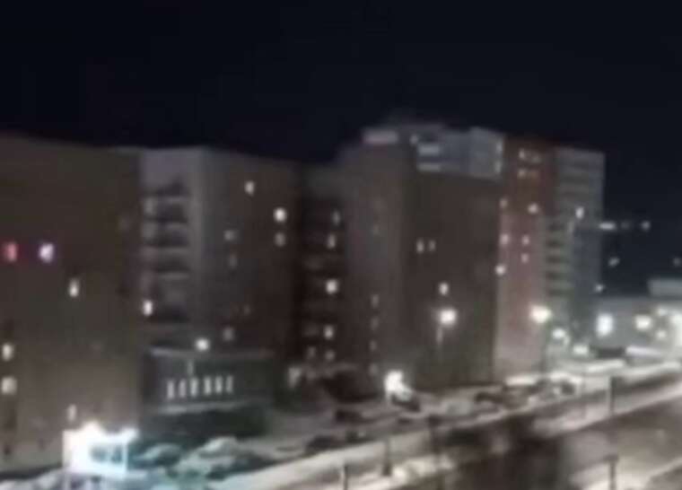 У російському Мурманську невідомий відкрив вогонь по автомобілях із даху багатоповерхівки