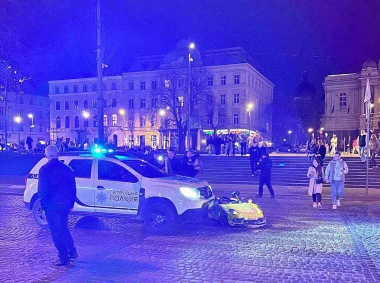 В центре Львова патрульные обнаружили пьяного водителя детской машинки