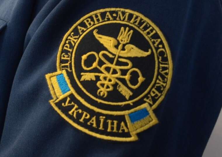 Заступник начальника Одеської митниці задекларував у подарунок дружині - авто за 1,2 мільйона гривень