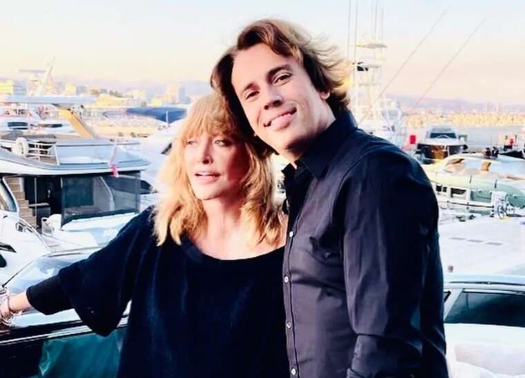 Алла Пугачова випустила пісні про війну: Z-фанати розкритикували її