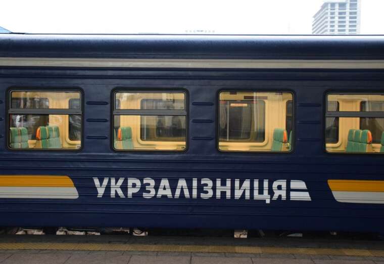 "Ukrzaliznytsia" restored 90% of online services after a cyberattack: discounts and bonuses for passengers announced