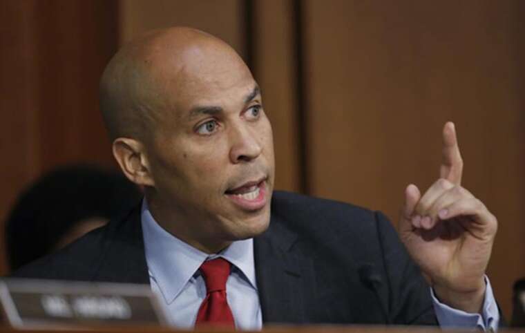 Уже 17 годин: Сенатор-демократ Букер підводить невтішні підсумки 71 дня політики Трампа