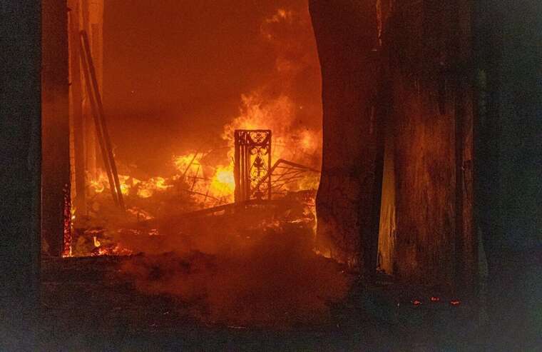 РФ масовано атакувала Харків "шахедами": ворог завдав ударів по промзоні, палають підприємства