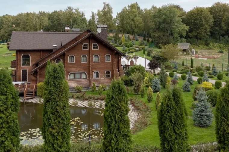 MP Valeriy Dubil is selling an elite cottage near Pryluky for $500,000