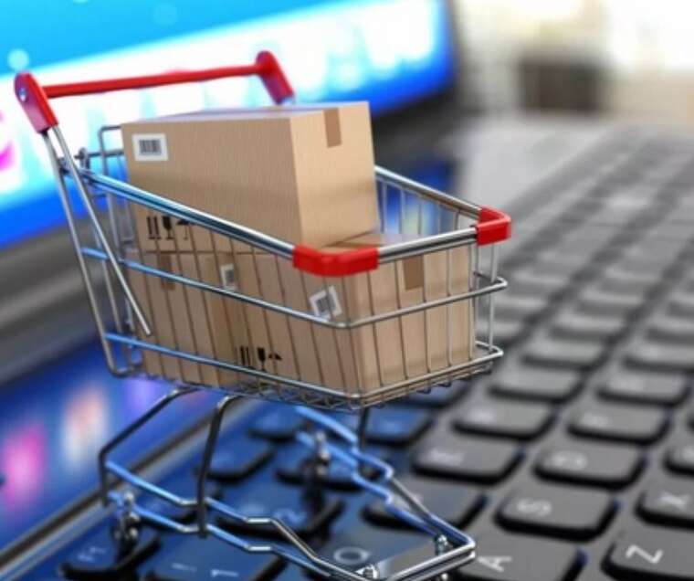 Податкова почала отримувати дані про перекази на рахунки громадян, які продають товари через інтернет