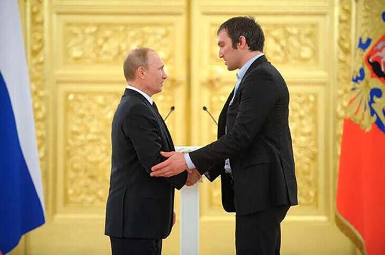 Шанувальник Путіна Овечкін повторив рекорд легендарного Грецкі в НХЛ