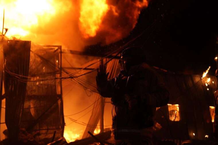 Ракетный удар по Киеву: в ГСЧС показали кадры последствий