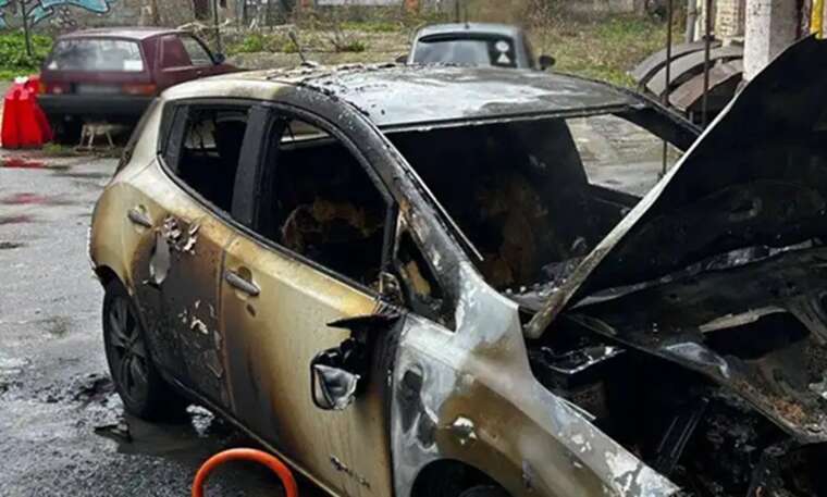 Explosion in the center of Kyiv: a man who set a car on fire was detained by concerned passersby