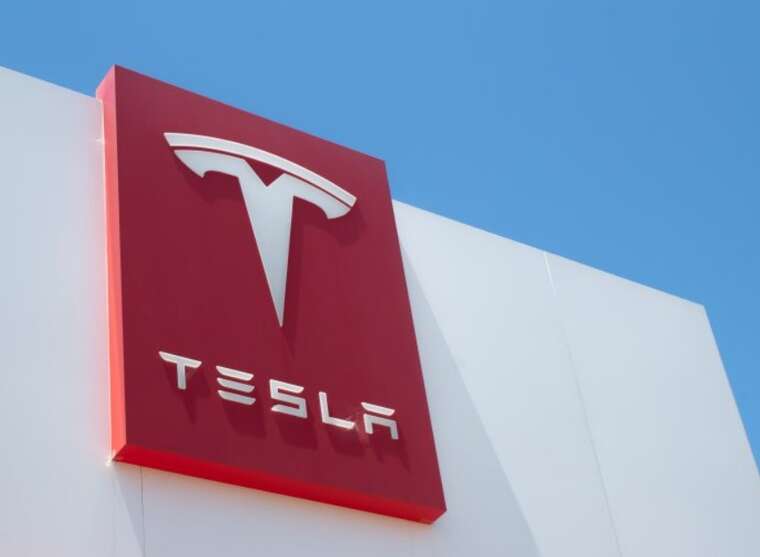 Акції Tesla впали нижче за «поріг падіння», визначений міністром торгівлі США - Bloomberg