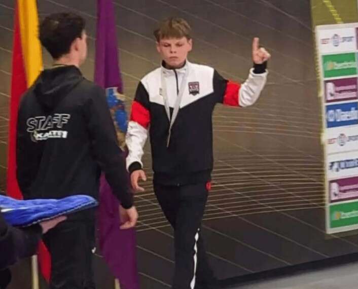 РосЗМІ обурилися відмовою 13-річного українського каратиста потиснути руку росіянину