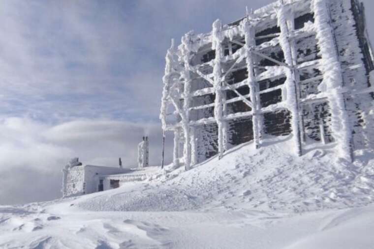 У Карпатах триває снігопад і сильна хуртовина: на високогір’ї очікується лавинна небезпека