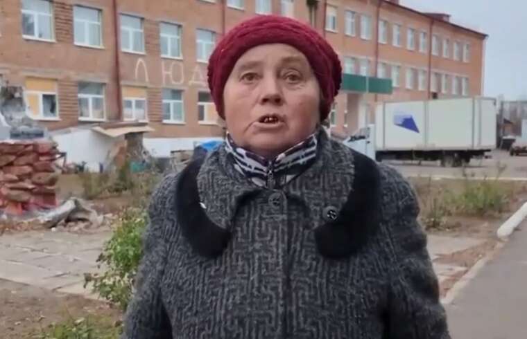 "Живу в теплі" — українцям, "ледь не померла" — росіянам: мешканка Суджі демонструє класичну дволикість