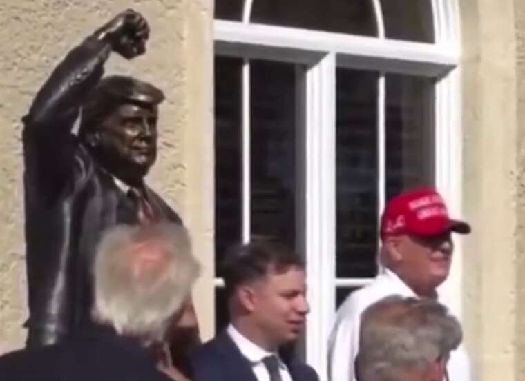 Трамп открыл памятник себе: «Монумент непокорности» подарил предприниматель из его гольф-клуба