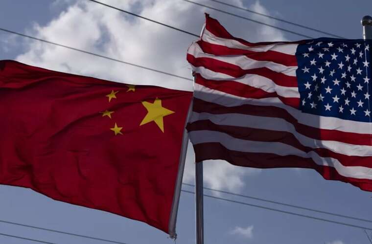 В Китае отреагировали на решение Трампа отменить пошлины на телефоны и электронику