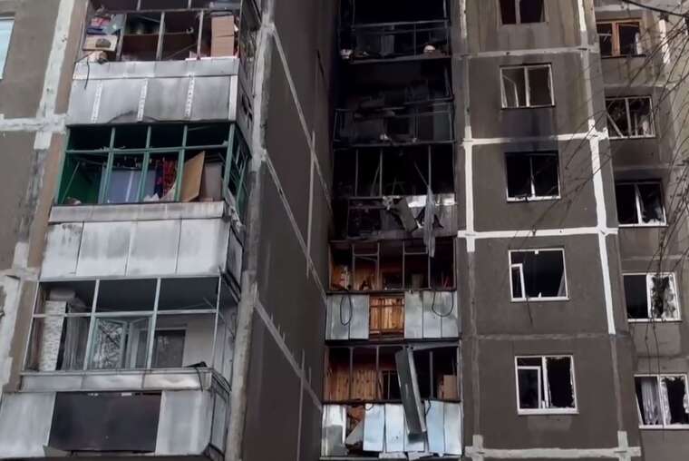 ППО РФ "відбила" атаку дронів по Курську: палали багатоповерхівки та "швидка"