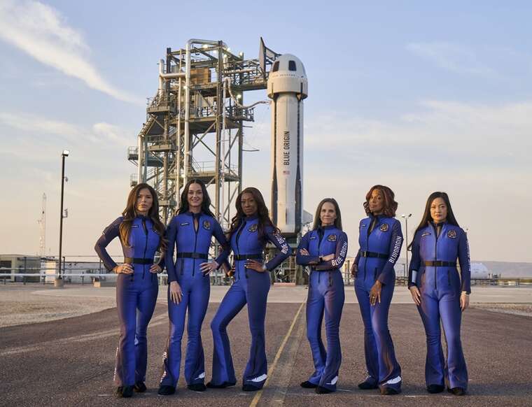 Кэти Перри показала, чем занималась в космосе