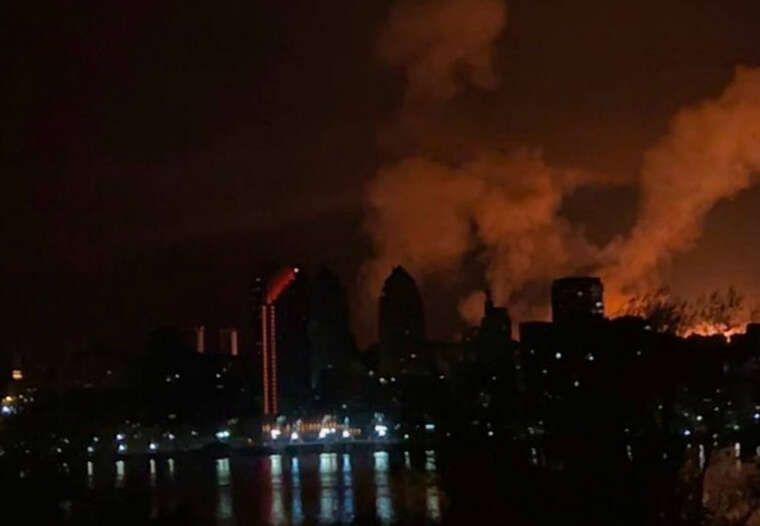 У Дніпрі дронова атака РФ пошкодила будівлі біля мерії та поранила трьох юнаків