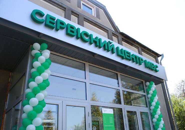 Дружина чиновника сервісного центру МВС у Жовкві придбала вантажівки за заниженою ціною