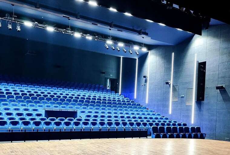 Горе-реноватори спаплюжили кінотеатр "Краків": Активісти нарікають, що  індивідуальність  просто вбили