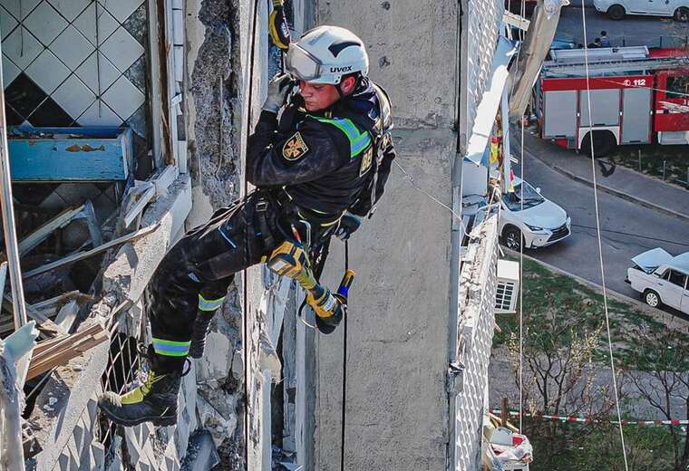 Треба бути відвертою сволотою, щоб вдарити по Харкову у Страсну п’ятницю, - Зеленський