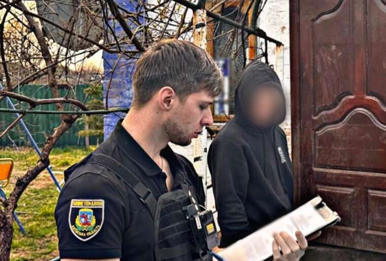 На Київщині троє чоловіків побили та принизили 16-річного підлітка