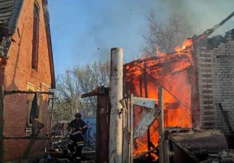 На Сумщині пожежники загасили вогонь, що виник через удари з боку Росії