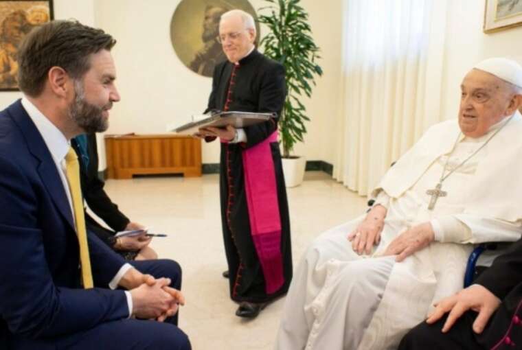 Папа Римський зустрівся з Венсом у Ватикані