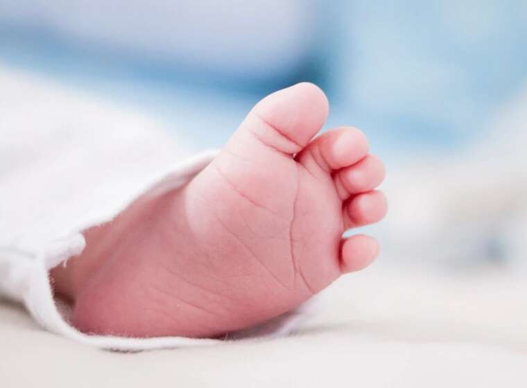 На Тернопольщине возле заброшенного магазина обнаружен новорожденный ребенок