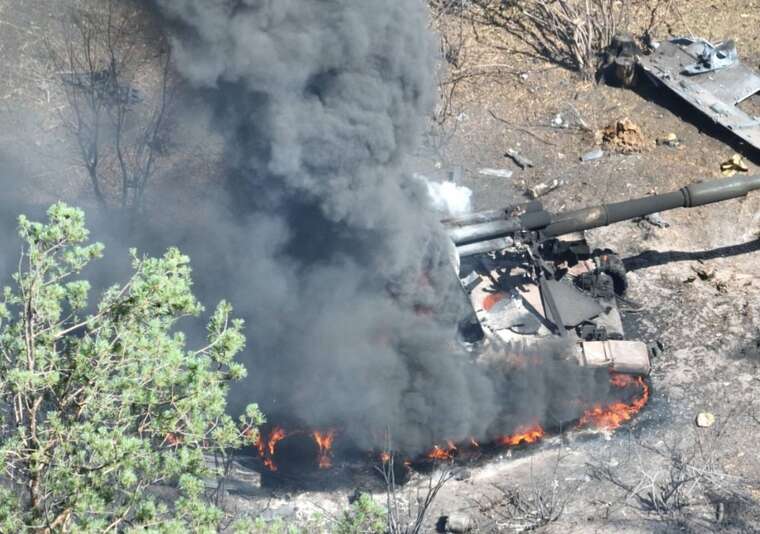 Ukrainian defenders in the Kharkiv region destroyed an enemy tank and two "Msta-S" howitzers