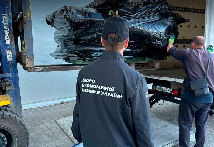 Повернення “тютюнової мафії”: Контрабандист Альперін через суд спробує зняти арешт із лінії виробництва