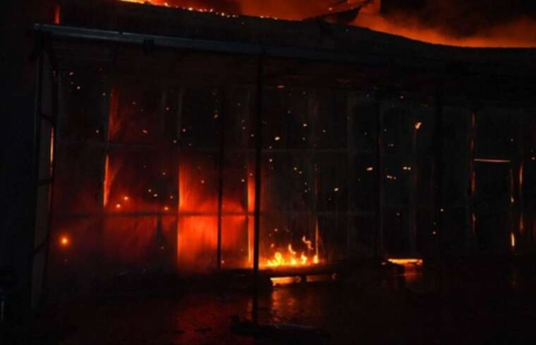 У ДСНС показали наслідки удару РФ по Одесі: горіли будинки, постраждали люди