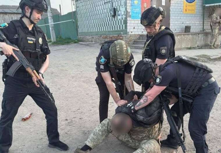 A soldier with a rifle took a driver hostage in Sumy region: the hostage was not harmed