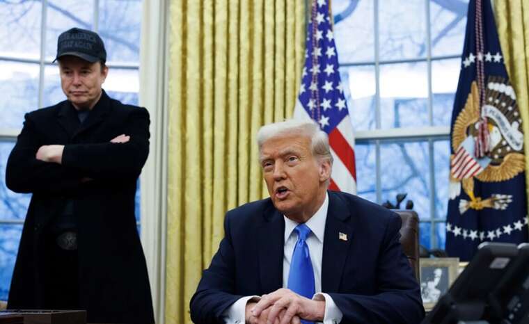 Ілон Маск і Скотт Бессент послали один одного на очах у Трампа