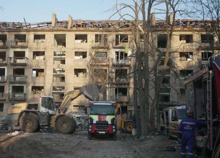 У Києві завершено пошуково-рятувальні роботи на місці російської атаки по житловому будинку, — МВС