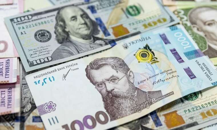 Гривня завершує тиждень зниженням: НБУ встановив курс долара на понеділок