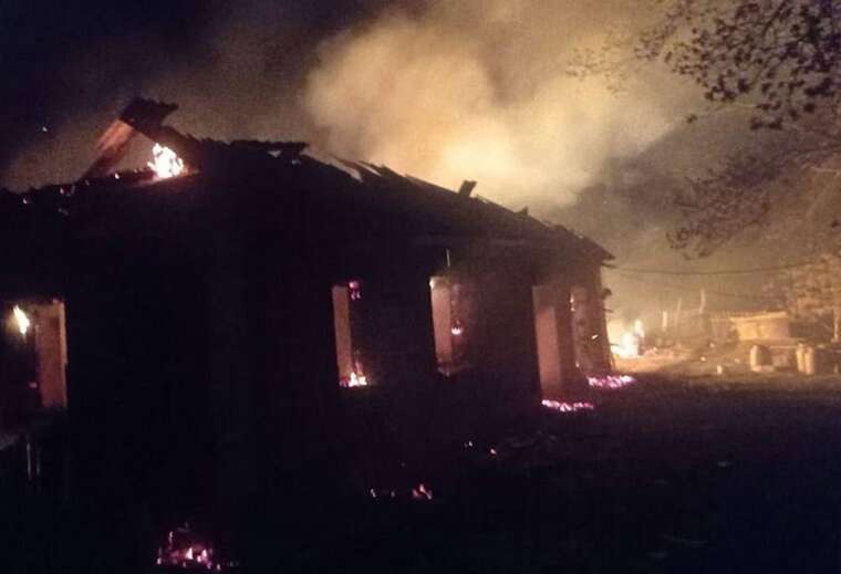 Окупанти влучили дроном у будинок на Дніпропетровщині: в ДСНС показали кадри наслідків