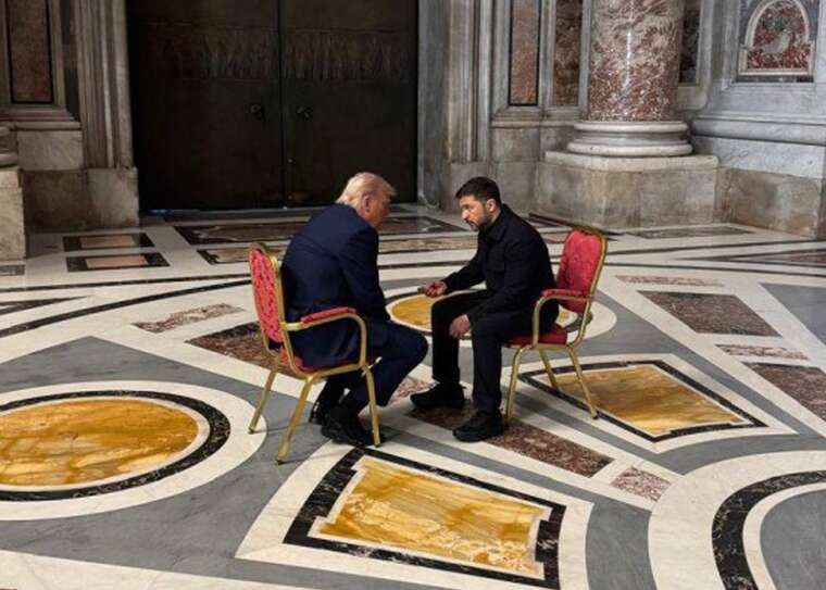 Макрон розповів, що сталося між Трампом і Зеленським на похороні Папи Римського