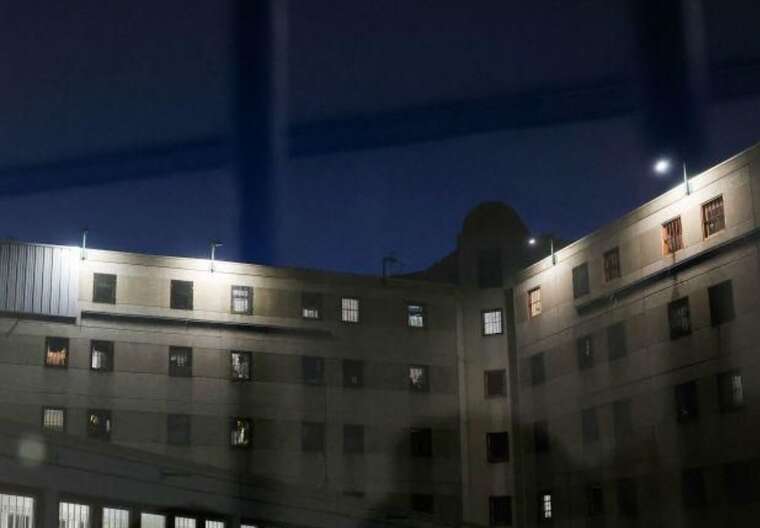 Во Франции пред судом предстанет 21 человек, подозреваемый в нападении на тюрьмы