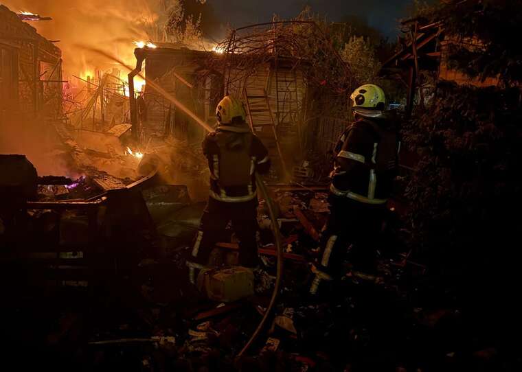 The occupiers attacked Kyiv with "shaheds": among the victims are children, houses and cars caught fire