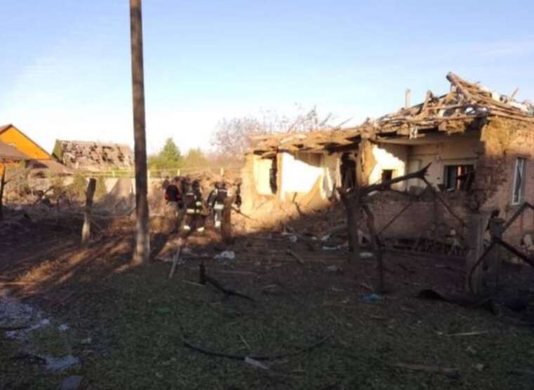 ЗС РФ атакували Оріхів на Запоріжжі КАБами: зруйновані будинки, є постраждалі