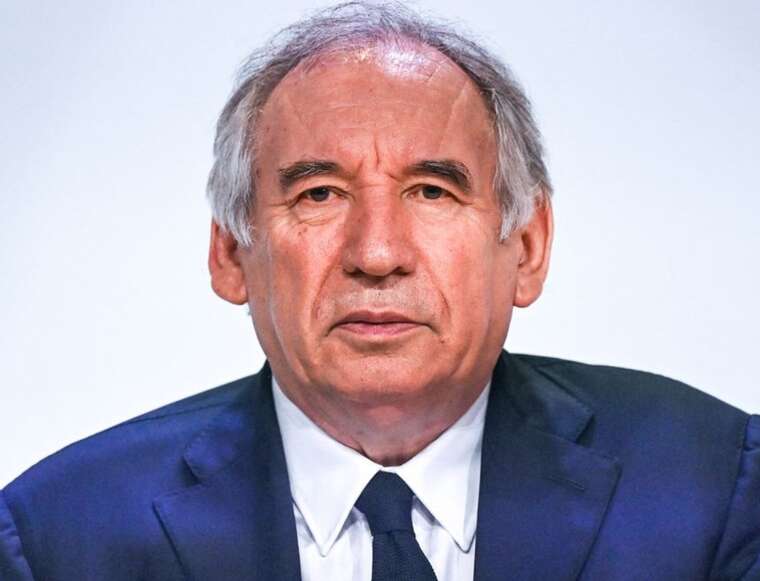 Премьер-министр Франции обдумывает возможность проведения референдума относительно бюджетных планов