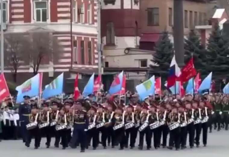 В РФ провели циничный детский "парад победы"