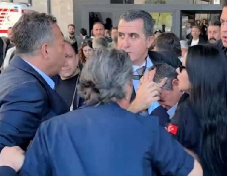 У Стамбулі чоловік скоїв напад на лідера опозиції Туреччини