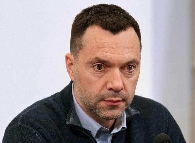 Арестович пережив удар блискавки під час польоту