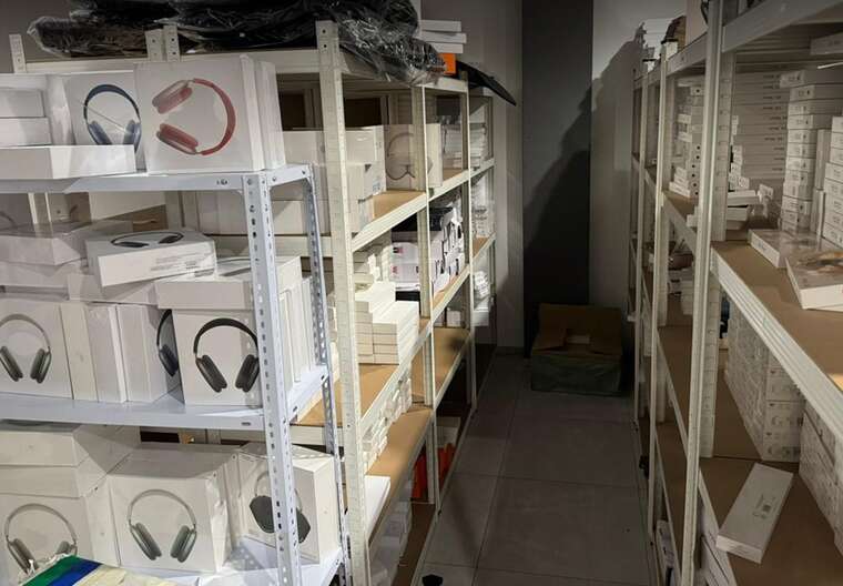 In Ukraine, a network selling counterfeit mobile equipment was eliminated: caused 38 million in damages