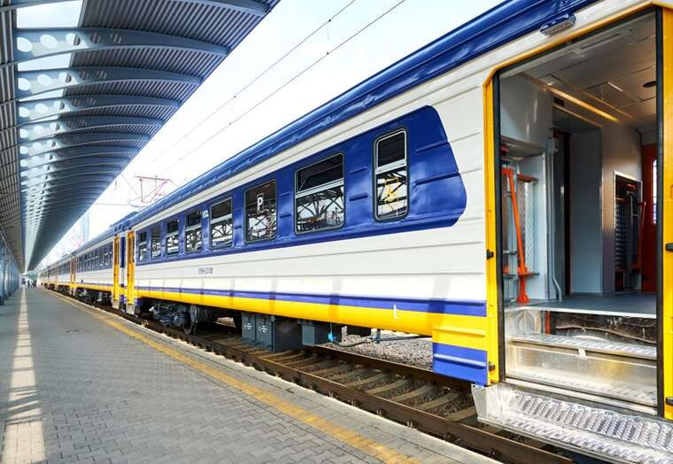 A man in military uniform suddenly died on an electric train in the Kyiv region